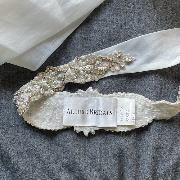 Jewelled bridal belt - Picture 3 of 3